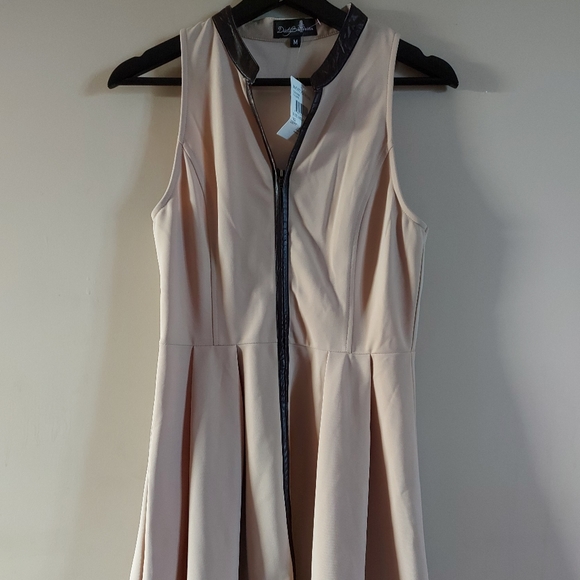 Dirty Ballerina full zip faux leather detail sleeveless dress cream size medium - Picture 2 of 6